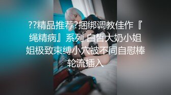 商场厕所全景偷拍 红内裤骚店员摸完肥厚阴唇后放鼻子上闻闻