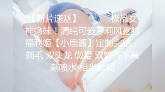 时尚艳妆绝色美女双腿劈开粗大假阳具深深插进屁眼里高难度啪啪刺激诱人