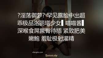 Hotel偷拍稀缺未流出绿叶投影饥渴女友衣服没脱完就骑上J8开操 身材不错 一小时操两炮