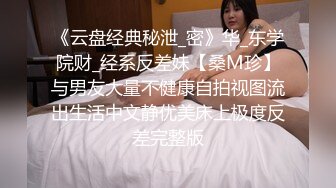  颜值不错粉衣紧身裤小美女，苗条精致萌萌性感，笔直美腿托着翘臀坐在鸡巴上