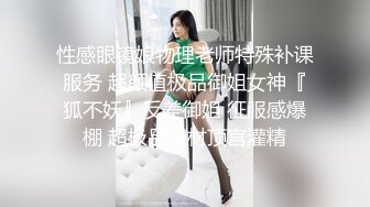 可爱风的小美女穿着情趣女仆制服大眼睛楚楚动人受不了一把抱住爱抚揉捏啪啪肉棒直立骑乘套弄真爽2