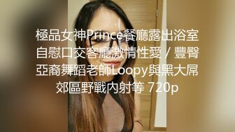 双飞两个小萝莉，逼粉奶子嫩身材好，床上被小哥多体位蹂躏抽插