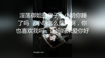 《极品CP魔手外购》火爆商场女厕固定4K镜头拍脸移动镜头拍私处，各路年轻美女美少妇方便，有美女也有极品B[ (2)