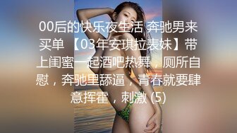  极品甜美牙套小表妹被眼镜小哥狂操，双腿肩上扛抽插，圆润蜜桃臀骑乘撞击