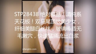 第二场改约漂亮嫩妹 甜美害羞小姐姐 1200来一炮 脱光了还害羞后入时想挡一挡