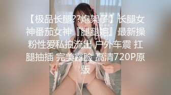 公交車上伸到四個美女裙底偷拍透明內內,陰毛和小穴看得一清二楚