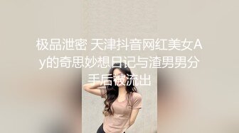 KTV里的服务生脱了衣服够骚够浪~主动上位操B，被朋友扯住头发拍打奶子~精彩又刺激！！