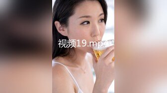 麻豆淫新年春节限定系列MD100-六人行公寓 极品女神群P盛宴 女优情趣私房年菜 AV篇