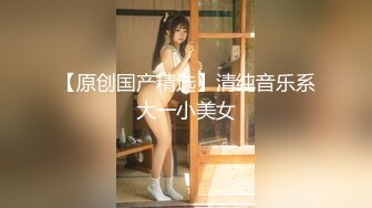 【新片速遞】主题酒店纹身社会哥带漂亮女友开房，没想到被偷拍 ，脱掉裤子也没个前戏，直接挺入就是操 ，不知是疼还是爽 ，搂着脖子大叫