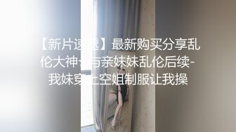  反差母狗，跪地爬行求爸爸赏赐肉棒吃。女孩：我要鸡巴~唔~太大了太大啦