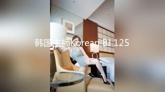  新人面罩骚女一女3男淫乱啪轮换着操，脱下内衣撩起裙子摸逼，后入抽插上位骑乘