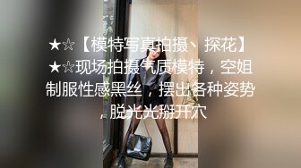 JK装大奶妹，撩起衣服露奶舔弄揉捏，脱掉内裤操了几下呻吟娇喘诱人