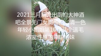 顶级绿帽奴大哥携娇妻约俩单男玩4P,三个大J8围着小少妇,手嘴闲不住