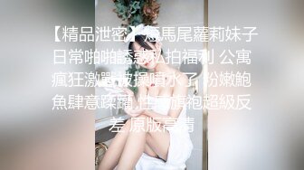 《极品CP魔手外购》大胆坑神潜入商场女厕隔板缝中连续偸拍数位漂亮小姐姐方便拍脸又拍逼，正宗流血的一线天馒头逼太顶了