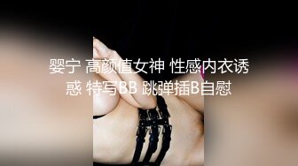 【快递小妹】菜鸟驿站露出，同事就在身后，小骚货也敢露胸去厕所抠逼，玩得就是心跳 (2)