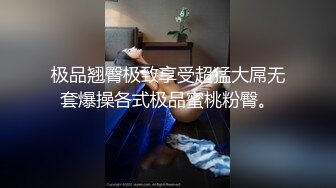 很有生活气息的极品大奶少妇全程露脸高能发骚，黑丝高跟诱惑掰开逼逼给狼友看尿尿，大奶子乱晃自慰逼逼水多