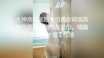 眼镜美眉吃鸡