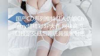 【新片速遞 】尝试让老婆看着国产片吃鸡❤️没想到她吃得津津有味看得津津乐道~ 