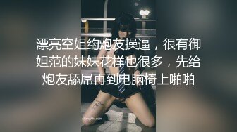 被黑鬼玩弄的小女人，这大鸡巴真吓人，让骚逼口交舔弄，吃着奶子抠着骚穴冒白浆，大鸡巴插进去