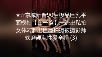 STP30922 女主播为吸引粉丝,录制户外弹吉他唱歌MV，故意不穿内裤不经意间露出来给粉丝当福利