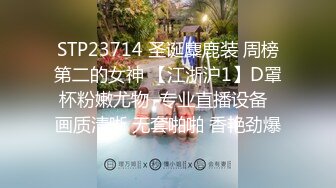 多角度围拍花裙马尾辫美女专心手机斗地主 抽口小烟 逍遥快乐