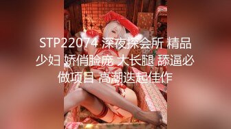 00后小姐妹在床上一起伺候小哥，口交大鸡巴舔乳头