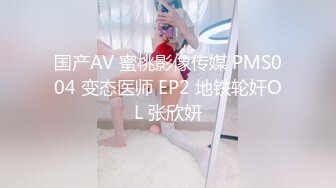 周末去表姐家串门,表姐洗完澡穿着睡衣坐在沙发上玩手机,竟然没穿内裤