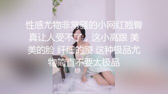 没有什么比瑜伽和冥想静修更能消除苦涩了。嗯，几乎没有。轻盈的瑜伽士伊芙琳发现，没有什么比一次深度的爱抚更能打开脉轮了。幸运的是，伊芙琳很灵活。 00_00_08-