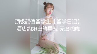 【极品淫骚御姐自慰大量喷水】道具大屌吸在镜子上，粉穴骑乘深插，揉搓阴蒂高潮浪叫，水喷的一地，多种道具轮番上