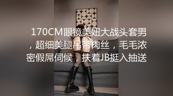 漂亮美眉 我要尿尿 你射哪里啦 你有病 没控制住 给你抠出来  被小哥无套内射了