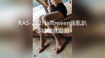 【新速片遞】 邪恶二人组下药迷翻美女同事❤️酒店开房换上黑丝各种操