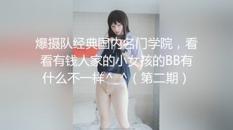 苗条贫乳小美女，把嘴当成小穴狂怼