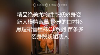 居家女友穿了一层纱，趴下服侍男友的服服帖帖