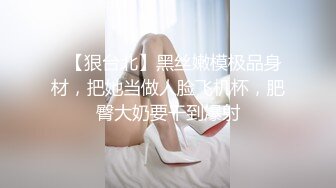 【新片速遞】 新婚小夫妻下海,老公真會玩,電鉆套上矽膠假J8在老婆B裏開動旋轉,不怕把媳婦玩壞了