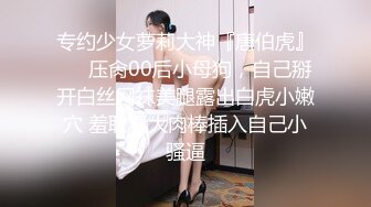 撩高衣服坐在地上玩具自慰自己