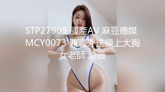  短发人妻母狗少妇，束缚着骚奶子让大哥后入草屁股，自己舔着假鸡巴呻吟诱惑狼友