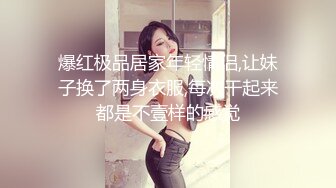  36D极品美乳小骚货，一对豪乳又大又白，粉色吊带网袜，粗大假屌插穴，搞的骚穴湿哒哒