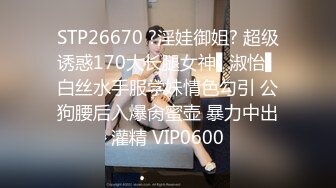  父女乱伦真实鬼父迷奸破处高中18岁女儿！粉嫩逼逼，女儿大喊：“爸爸，你模我哪里呀？”