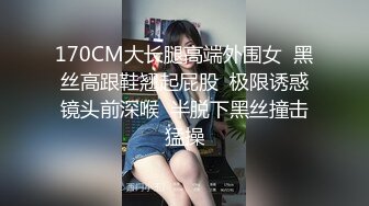 靓丽美女躺男人怀里屁眼被肛塞插入兴奋阴道湿漉漉大鸡吧抽插