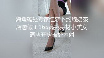  童颜巨乳小骚妹全程露脸大秀直播，性感的爆奶子自慰骚穴，给小哥舔弄大鸡巴