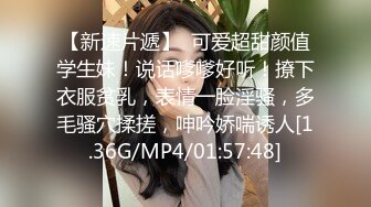 和女友在三亚年前度假激情制服诱惑。窗前后入射在屁股上