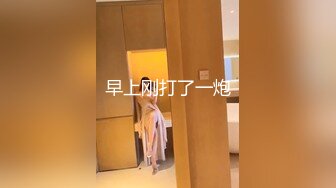 小夥勾搭上刚参加完同学婚礼美女伴娘附近酒店啪啪