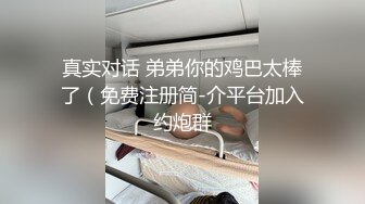 合租房门缝偷窥对门的小伙猛抠白嫩女友的小嫩B 这么死命抠也不怕玩坏掉了