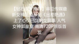 脱了衣服才知道这么多肉，开档网袜屁股艹起很爽