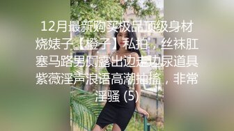 乖女儿又来了全程露脸跟妈妈一起大秀直播，被妈妈扒光了吃奶玩逼AV棒摩擦阴蒂，特写展示粉嫩还没几根毛毛