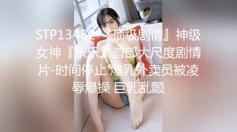 公厕大号补丁美女差点被发现