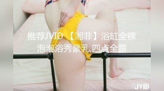 【粉丝福利】大屌男模拍写真,射一身的牛奶,屌太大内裤都包不下