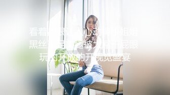 浴室里的缠绵，女友不停歇的口交体验