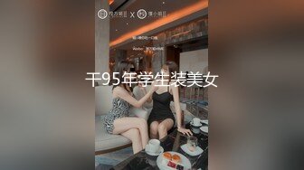 国外美妞腰细胸大柔软奶子口塞乳夹木板打屁股大长腿穿上棉袜