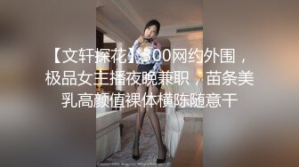 超大巨乳E奶新人妹子长相甜美全裸诱惑，揉搓晃动奶子舔弄奶头，看着就很想捏一下，近距离特写掰穴洞小